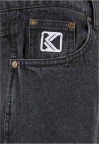 Karl Kani OG GY WOREAR LOGO PRINT DENIM - Traperice ravnih nogavica - bleached black
