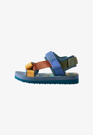 Kinder-Open-Toe-Sandale mit verstellbaren Riemen in Blau, Orange und Grün sowie einer gepolsterten Sohle mit Muster.
