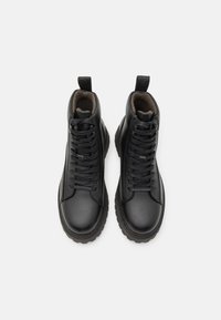 Tommy Jeans Šněrovací kotníkové boty - black