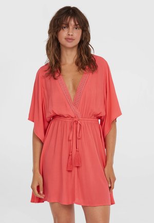 ESSENTIALS COVER UP - Pludmales piederums - froly