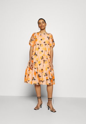 AKIACRAS DRESS - Sukienka letnia - apricot/orange