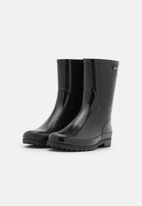 Bottes de pluie en caoutchouc noir avec une finition lisse et brillante. Hauteur mi-mollet et semelle texturée pour une bonne adhérence. Design simple avec une étiquette sur le côté.