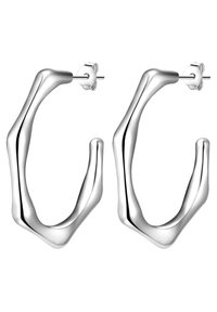 Strieborné kruhové náušnice s organickým tvarom, s hladkým a lesklým povrchom a uzáverom na kolík pre bezpečné nosenie.