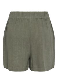 Shorts vert olive avec une ceinture élastique, fabriqués en tissu tissé doux. Ils présentent des plis latéraux et une coupe ample et droite.
