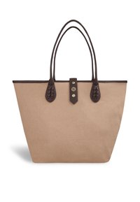 Sac fourre-tout en toile beige avec des accents en cuir marron foncé, des poignées tressées et un rabat de fermeture avec un bouton décoratif.