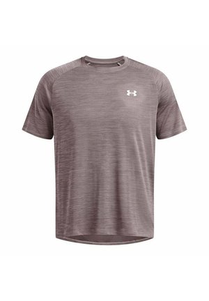 Szary, krótki rękaw, sportowa koszulka z melanżowym wzorem. Posiada okrągły dekolt i małe białe logo na piersi. Lekki materiał.