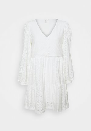 Witte jurk met lange mouwen, een V-hals, pofmouwen, een getailleerde taille en een eyelet kantstof met kleine bloemmotieven.