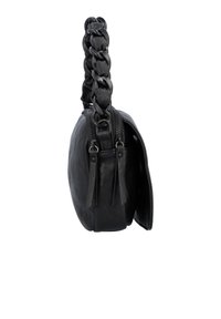 Sac à main en cuir noir avec une épaisse poignée tressée, fermeture éclair et deux anses suspendues. Texture lisse avec des motifs minimaux visibles.