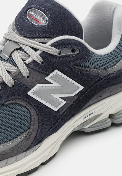 New Balance M2002 UNISEX - Sneakers laag - eclipse/donkerblauw - Zalando.be