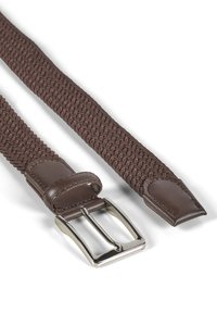 Väljätty ruskea kangashihna, jossa on nahkavihje ja metallinen solki. Suunnitelmaan kuuluu teksturoitu kudonta ja kiillotettu hopeinen metalli.