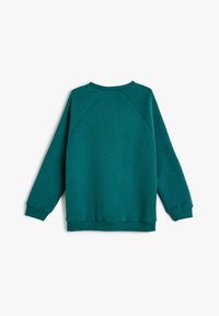 Sudadera verde con cuello redondo, mangas raglan, puños acanalados y dobladillo. Fabricada con un tejido suave de textura lisa.