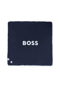 Cuscino blu navy con una texture liscia, caratterizzato dalla parola "BOSS" in grandi lettere bianche centrata nella parte anteriore. Forma quadrata.