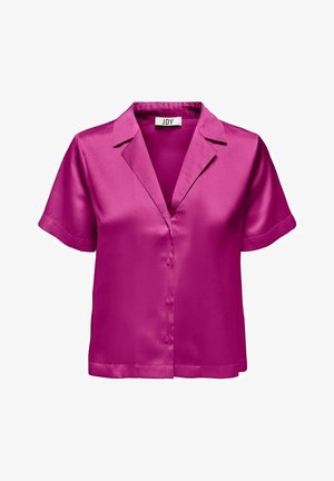 Fuchsia satin kortærmet bluse med indsnit ved kraven, knaplukning foran og glat tekstur. Har en afslappet pasform.