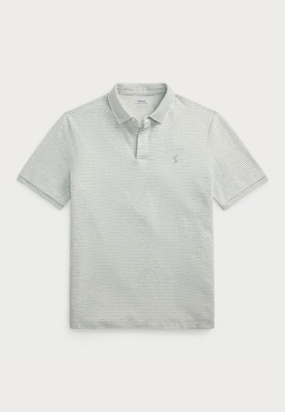 Moška polo majica v svetlo sivi barvi z ozkimi vodoravnimi črtami. Ima klasičen ovratnik in majhen vezen logotip na prsih.