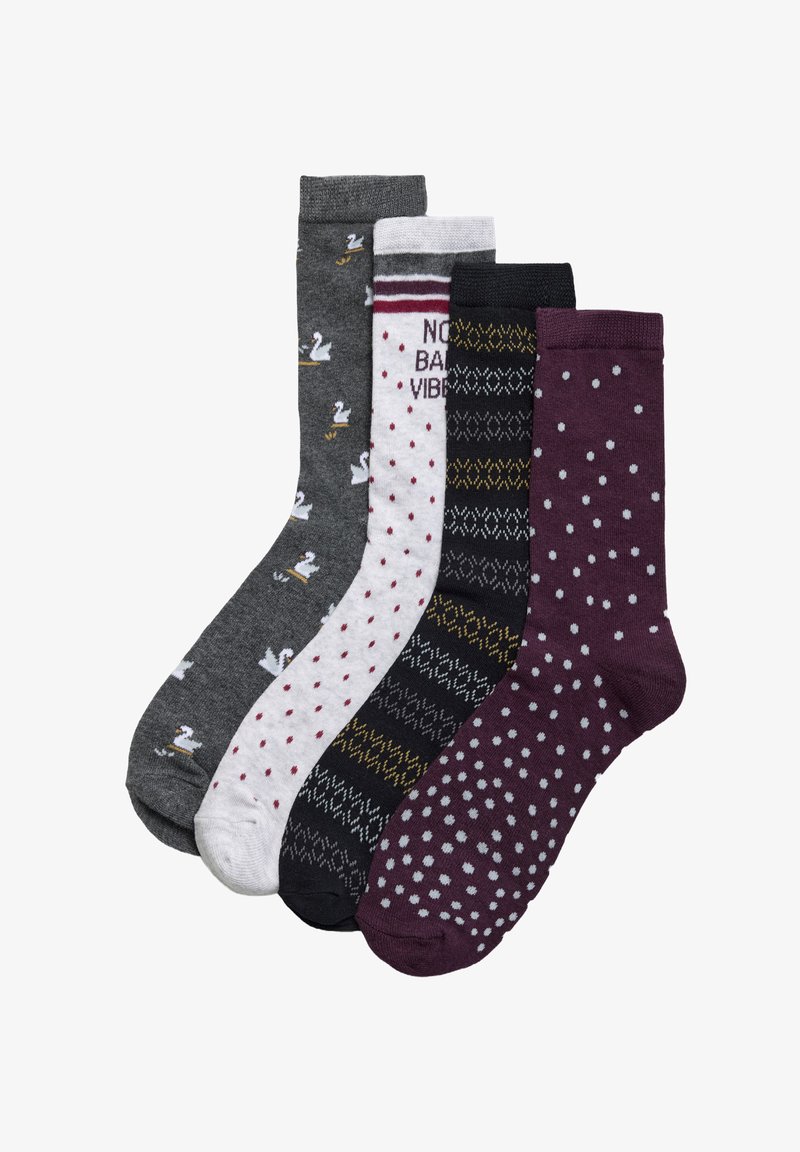 Cuatro pares de calcetines: grises con patrón de cisnes, blancos con puntos rojos, negros con patrón geométrico y burdeos con puntos blancos.