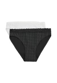 Dos pares de braguitas para mujer con encaje, una blanca y otra negra con lunares blancos, exhibidas extendidas sobre un fondo blanco.