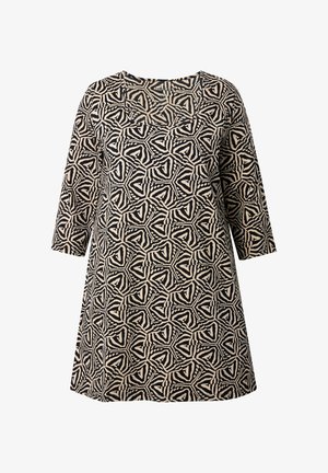 Abito a tinta unita nero e beige con maniche a tre quarti, caratterizzato da forme geometriche e scollatura quadrata. Realizzato in un tessuto leggero.