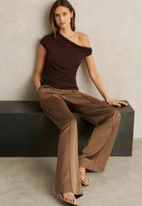 Reiss ELSIE WIDE LEG ELASTIC WAIST - Nohavice - taupe neutral