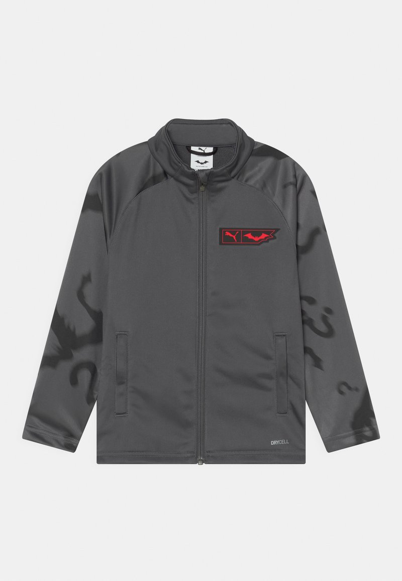 Grau Sportjacke mit Reißverschluss, schwarzen Akzenten und rotem Logo. Hergestellt aus glattem, leichtem Material mit einem dezenten Muster auf den Ärmeln.