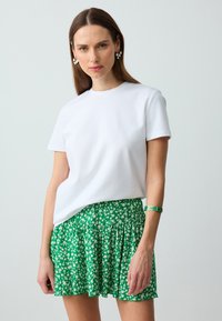 Unausgewählt, green