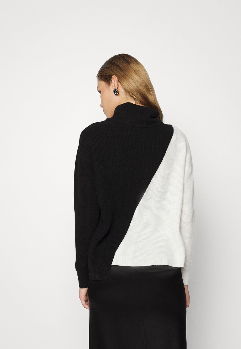 Damen Bekleidung | Alice + Olivia JACOB DIAGONAL Strickpullover black/soft white/schwarz - US03851 Damen Bekleidung | Alice + Olivia JACOB DIAGONAL Strickpullover black/soft white/schwarz - US03851