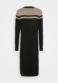 Robe en tricot noire avec un motif rayé beige et noir aux épaules. Les manches longues et les fentes sur les côtés rehaussent le design.