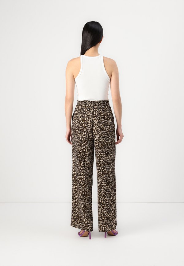 VINATHAN WIDE PANTS - Trousers4