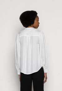 Freequent ULVA EMBROIDERY - Blusa com botões - offwhite