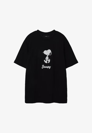 Camiseta de algodón negra con un gráfico blanco de Snoopy y la palabra "Snoopy" debajo. Mangas cortas y escote redondo.