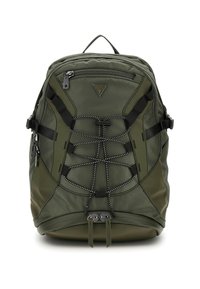 Sac à dos olive en vert avec un tissu texturé, des bretelles réglables, des poches zippées et un motif de cordon sur le devant.