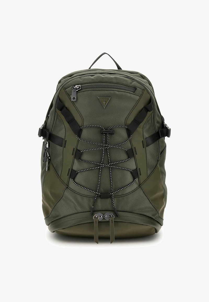 Oliwkowy plecak z fakturowanej tkaniny, regulowanymi paskami, zamykanymi kieszeniami i wzór na sznurku z przodu.