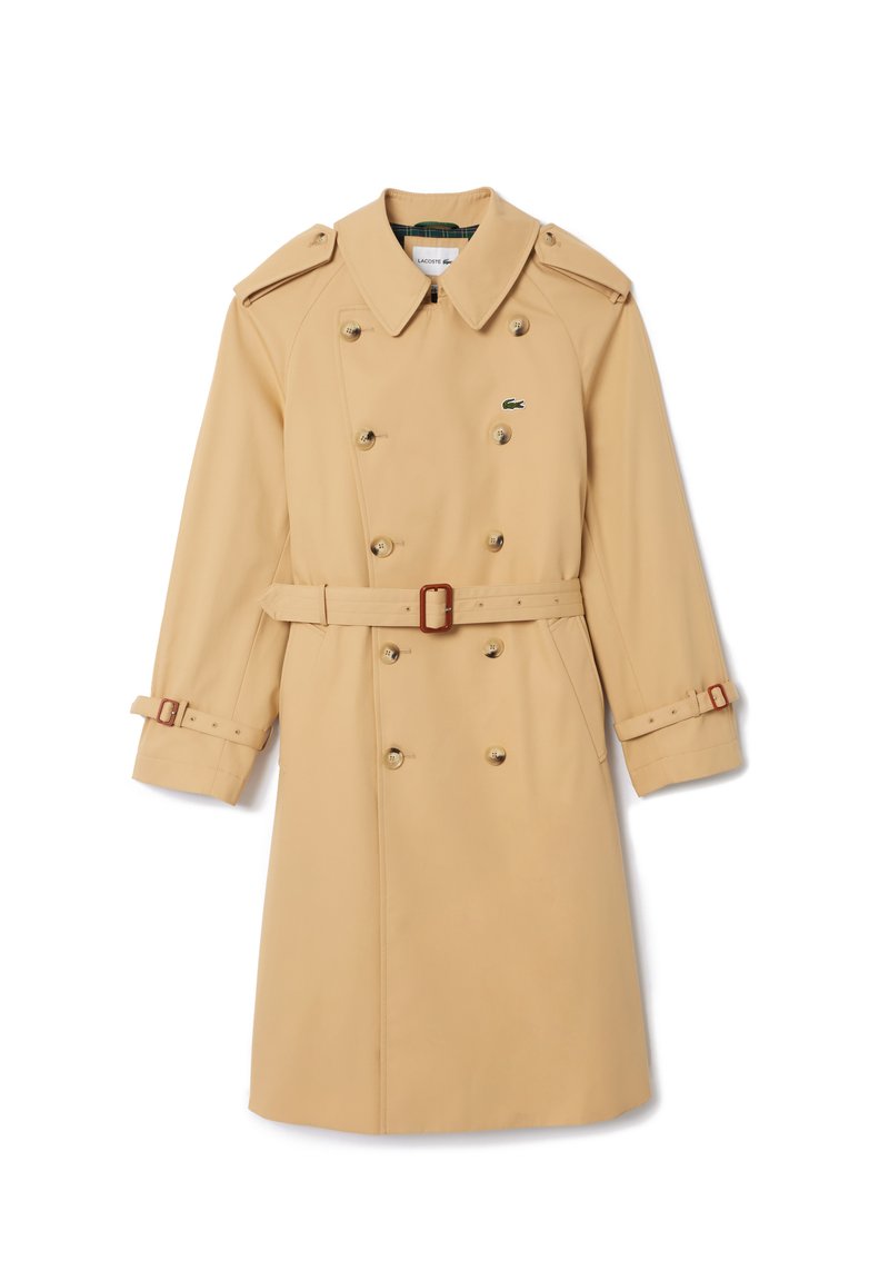 Manteau trench beige à double boutonnage avec une taille ceinturée, des épaulettes, des accents de boutons marron et une doublure à carreaux. Fabriqué à partir d'un matériau durable.