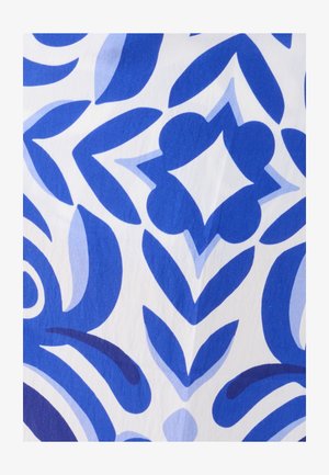 Motivi floreali e fogliari blu con diverse sfumature su sfondo bianco, disposti in un design simmetrico e ripetuto.