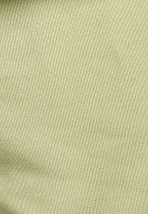 Tessuto beige con una trama liscia e intrecciata, che mostra fili fini e sottili ombre che indicano leggere pieghe.