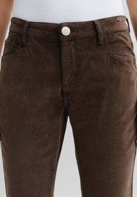 OPUS EVITA GLAZED - Jeans Slim Fit - cocoa