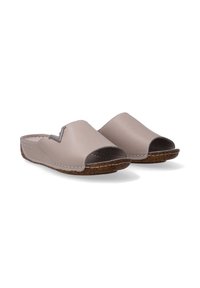 Leren schuifsandalen in lichtbeige met open tenen, een gebogen bovenrand, een contrasterende donkerbruine zool en een decoratieve stikselafwerking.