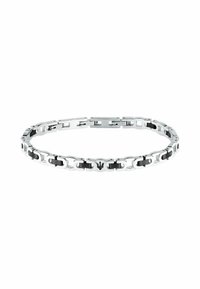 Bracciale in metallo argento con maglie intrecciate e accenti neri, superficie liscia e dettagli hardware rettangolari.