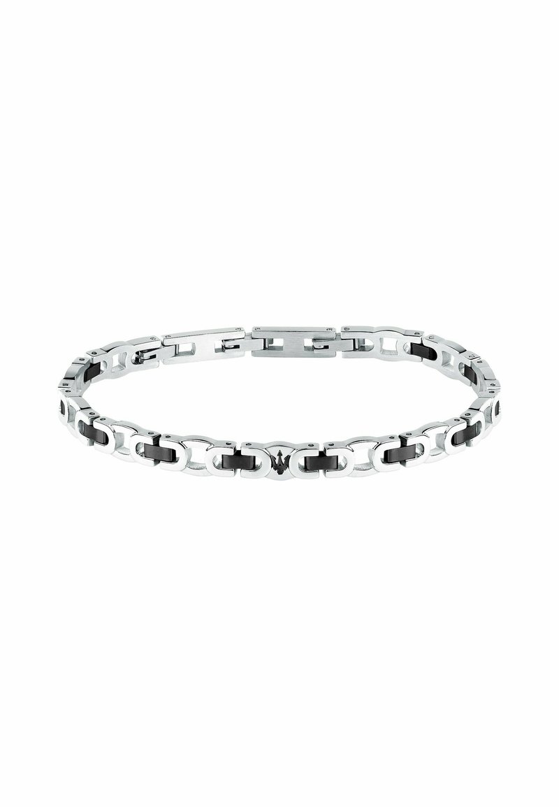 Bracciale in metallo argento con maglie intrecciate e accenti neri, superficie liscia e dettagli hardware rettangolari.