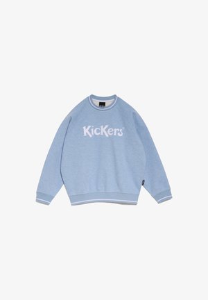 Sudadera azul claro hecha de tela suave, con un gran logo blanco de "Kickers", puños acanalados y un escote redondeado.