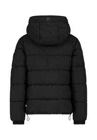 Zwarte gewatteerde jas met capuchon, uitgerust met horizontale doorgestikte secties, elastische manchetten en verstelbare trekkoord onderaan.