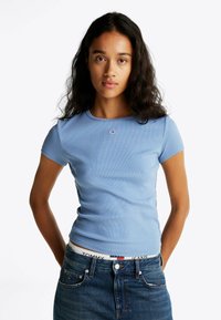 Tommy Jeans ESSENTIAL - Camiseta básica - blue