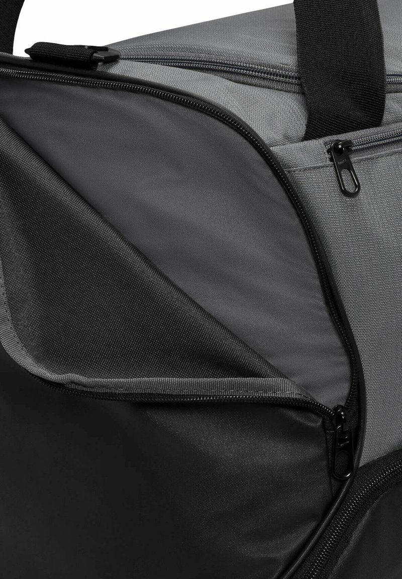 Herren Rucksäcke | Nike Performance BRASILIA M DUFFLE Sporttasche grau/grau - NZ33893 Herren Rucksäcke | Nike Performance BRASILIA M DUFFLE Sporttasche grau/grau - NZ33893