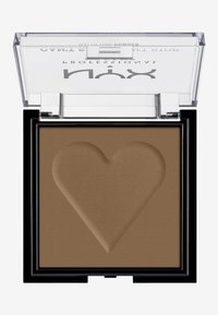 Compact de bronzer avec un couvercle transparent, une base noire et une empreinte en forme de cœur sur une surface de poudre lisse, mate et brun moyen.