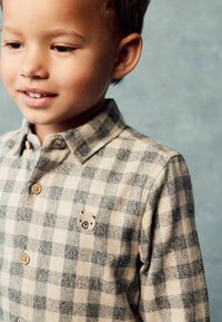 Next Vapaa-ajan kauluspaita - neutral grey scandi check character