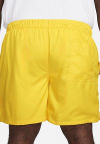 Nike Sportswear CLUB FLOW - Shorts - lightning white