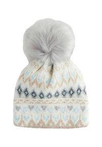 Kootud beanie heledas kreemis toonis, mustriga, millel on geomeetrilised kujundid sinises, hallis ja pruunis. Ülal on hall karvapom-pom. Pehme ja tekstureeritud materjal.