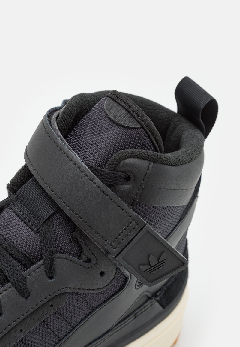 adidas Originals FORUM BOOT - High-top trainers - core black/cream  white/black - Zalando.co.uk