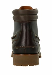Bottines en cuir marron avec un col roulé, un bout arrondi et une semelle en caoutchouc. Présentent des coutures décoratives et des accents en métal.