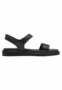 Zwarte leren sandalen met een platte rubberen zool, voorzien van een brede voorband, een verstelbare enkelband en een minimalistisch ontwerp.