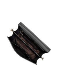 La borsa a tracolla in pelle nera presenta un interno con doppio scomparto foderato in tessuto marrone. Accenti in oro e un design liscio e strutturato.
